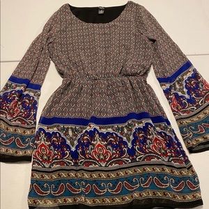 Edge detail dress size M